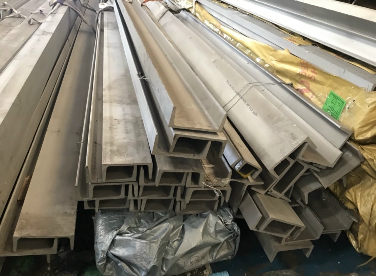 U ĐÚC INOX 304: 140 x 58 x 6.0 x 6 m