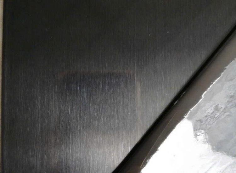 TẤM INOX XƯỚC CHÉO MÀU ĐEN