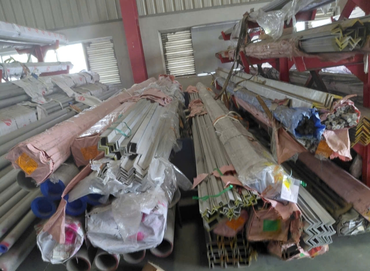 VÊ ĐÚC INOX 316/316L: 40 x 40 x 3.0 x 6 M